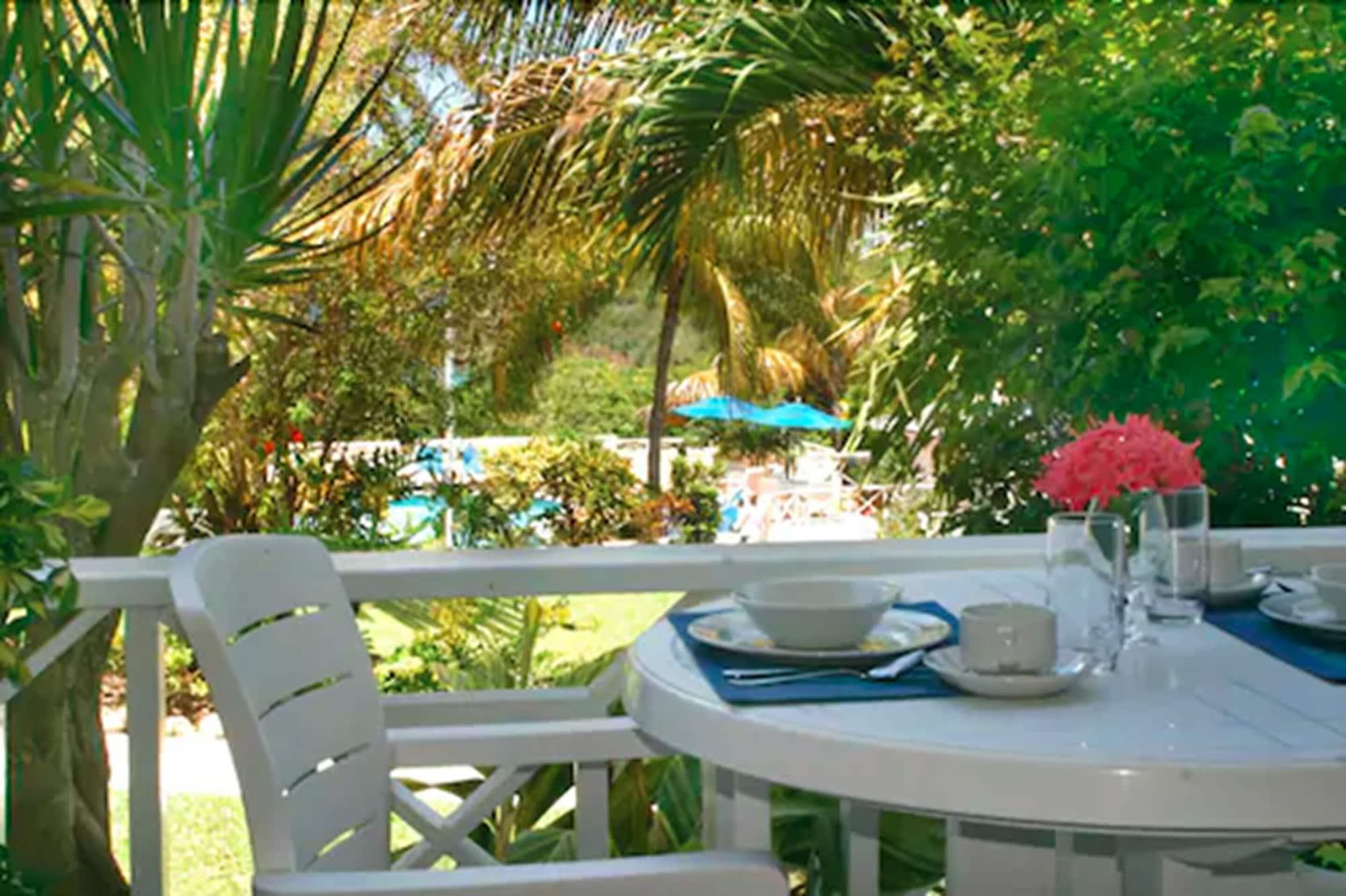 Dickenson Bay Cottages Cedar Grove Екстер'єр фото