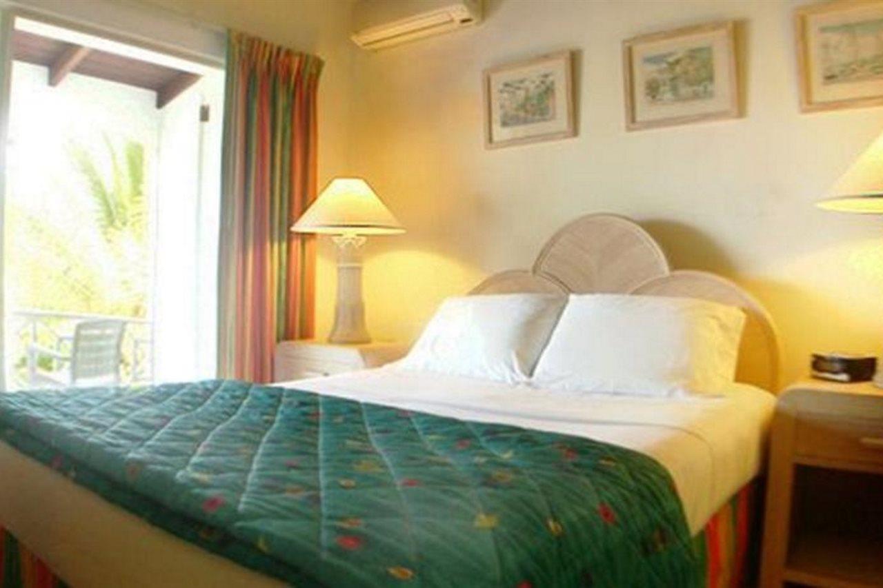Dickenson Bay Cottages Cedar Grove Екстер'єр фото